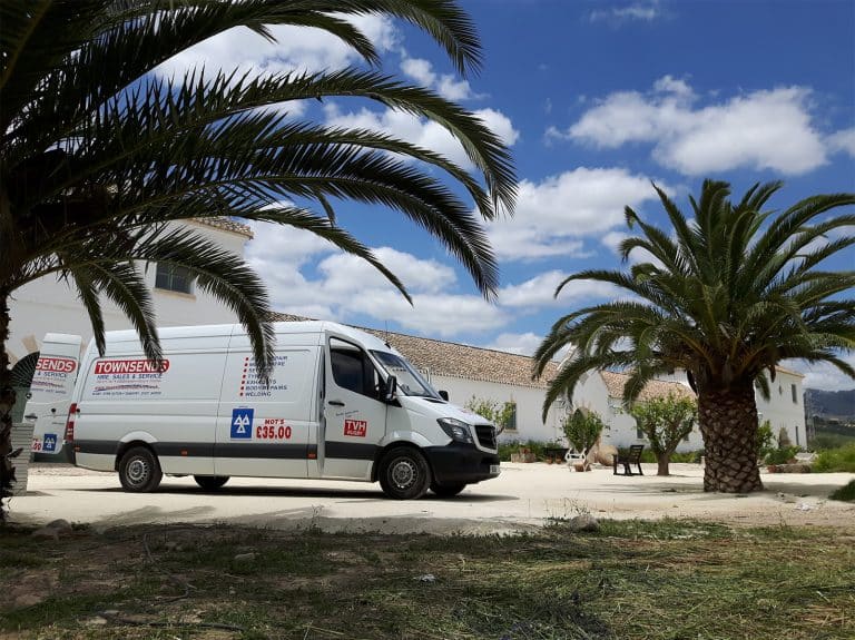 vanhireabroad Townsends Car & Van Rental, Rugby, Daventry, Northampton